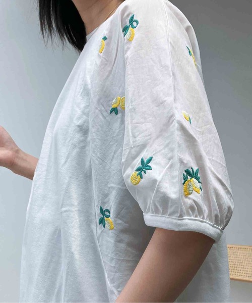 AS KNOW AS plus(アズノゥアズプラス)の「〇切り替え袖刺繍ビッグサイズプルオーバー(Tシャツ/カットソー・レディース・ネイビー/オフホワイト/チャコールグレー・FREE)」の9枚目の写真