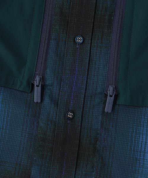 WHITE MOUNTAINEERING(ホワイトマウンテニアリング)の「White Mountaineering OMBRE CHECK MID GUSSET SLEEVE SHIRT(シャツ/ブラウス・メンズ・ネイビー・3/2)」の3枚目の写真