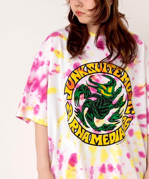 RNA(アールエヌエー)の「M2706 ダンシングゴブリンタイダイBIG T(Tシャツ/カットソー・レディース・ブルー/イエロー/グリーン・MEDIUM)」の6枚目の写真