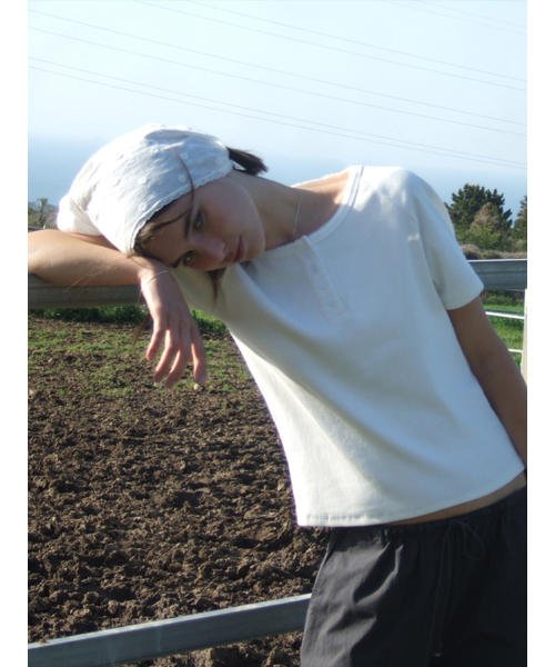 THEMITTEN（ザ・ミトン）の「Sable lace half t-shirt (ivory)（Tシャツ/カットソー・レディース・その他・FREE）」の2枚目の写真