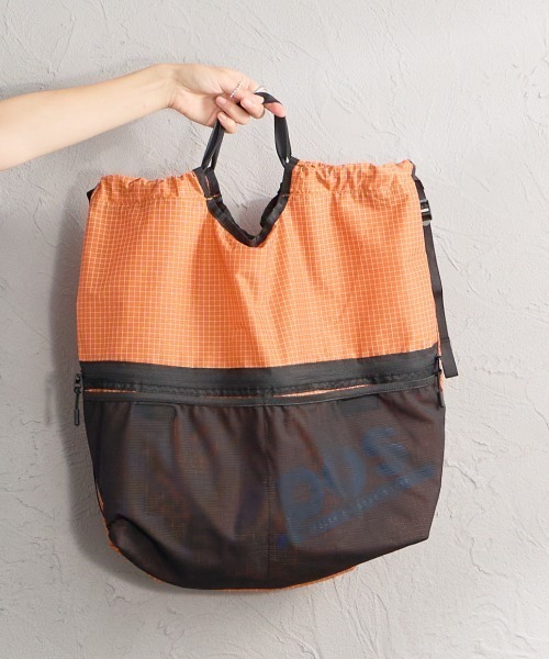 POLeR（ポーラー）の「【WEB限定】[POLeR/ポーラー] KNAPSACK2.0 ナイロンバックパック（バックパック/リュック・レディース・オレンジ/ブラック/グリーン・ONE SIZE）」の19枚目の写真