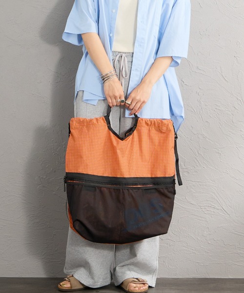 POLeR（ポーラー）の「【WEB限定】[POLeR/ポーラー] KNAPSACK2.0 ナイロンバックパック（バックパック/リュック・レディース・オレンジ/ブラック/グリーン・ONE SIZE）」の16枚目の写真