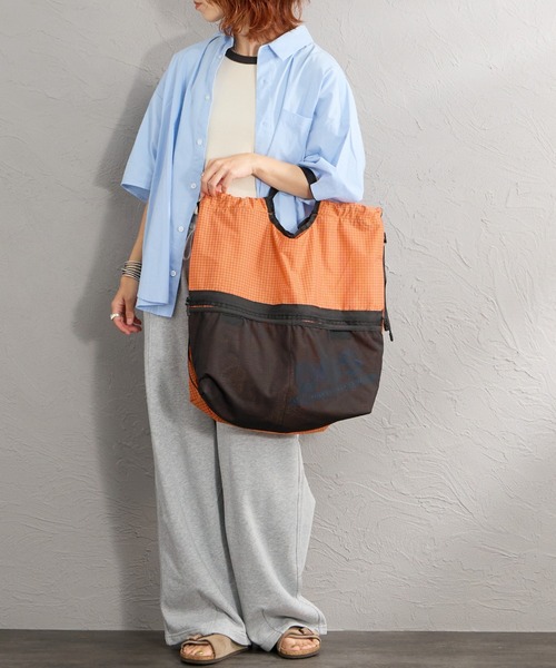 POLeR（ポーラー）の「【WEB限定】[POLeR/ポーラー] KNAPSACK2.0 ナイロンバックパック（バックパック/リュック・レディース・オレンジ/ブラック/グリーン・ONE SIZE）」の17枚目の写真