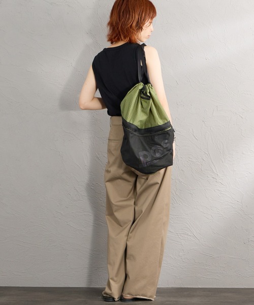 POLeR（ポーラー）の「【WEB限定】[POLeR/ポーラー] KNAPSACK2.0 ナイロンバックパック（バックパック/リュック・レディース・オレンジ/ブラック/グリーン・ONE SIZE）」の9枚目の写真