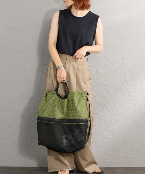 POLeR（ポーラー）の「【WEB限定】[POLeR/ポーラー] KNAPSACK2.0 ナイロンバックパック（バックパック/リュック・レディース・オレンジ/ブラック/グリーン・ONE SIZE）」の7枚目の写真