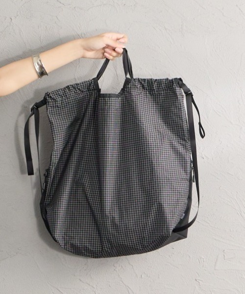 POLeR（ポーラー）の「【WEB限定】[POLeR/ポーラー] KNAPSACK2.0 ナイロンバックパック（バックパック/リュック・レディース・オレンジ/ブラック/グリーン・ONE SIZE）」の5枚目の写真