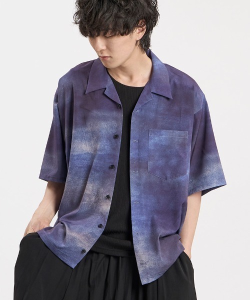 NO ID.(ノーアイディ)の「mhs2666-アブストラクトプリントオープンカラーSH シャツ(858006-091S)(シャツ/ブラウス・メンズ・ホワイト/ダークブルー・1/2)」の2枚目の写真