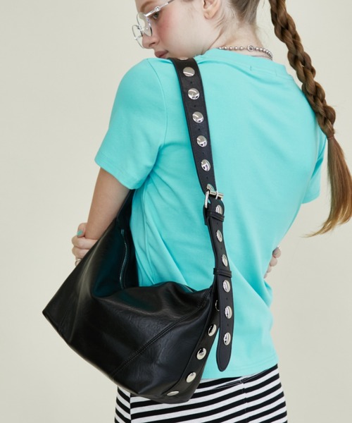 Rohwel（ローウェル）の「Stud Belt Shoulder Bag / スタッズベルトショルダーバッグ（ショルダーバッグ・レディース・ホワイト/ライトブルー/ブラック・FREE）」の5枚目の写真