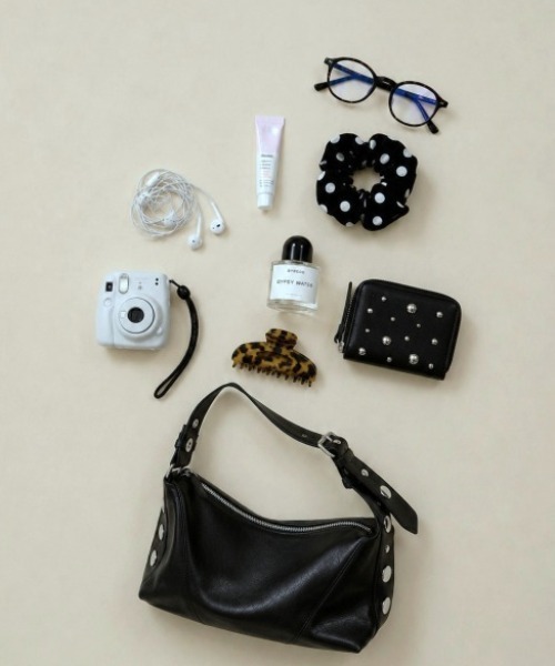 Rohwel（ローウェル）の「Stud Belt Shoulder Bag / スタッズベルトショルダーバッグ（ショルダーバッグ・レディース・ホワイト/ライトブルー/ブラック・FREE）」の11枚目の写真