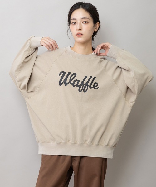 Munich（ミューニック）の「コットンジャージ「waffle」ロゴプリント ドルマンスリーブスウェット（Tシャツ/カットソー・レディース・カーキ/ベージュ/ブラック・FREE）」の3枚目の写真