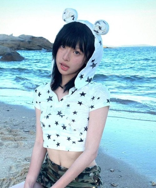 Teem Store（チームストア）の「耳フード付き星柄短丈ジップTシャツ スター柄ピチT（Tシャツ/カットソー・レディース・ホワイト・M/S）」の3枚目の写真