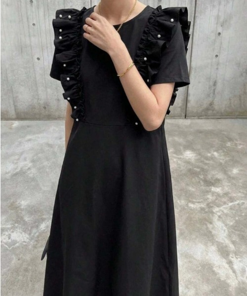 CHUL(チュル)の「パールフリルデザインフレアワンピース(ワンピース・レディース・ブラック・MEDIUM/LARGE/SMALL)」の3枚目の写真