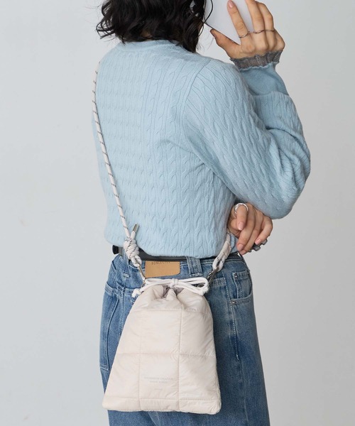BONLECILL Marche(ボンルシールマルシェ)の「【BONLECILL Marche】《軽量》バイカラーキルトミニ巾着ショルダーバッグ(ショルダーバッグ・レディース・ブラック/ブラウン/アイボリー・FREE)」の5枚目の写真
