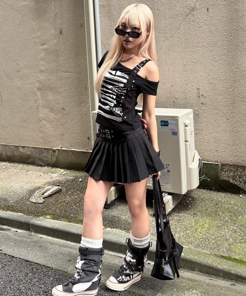 Figments(フィグメンツ)の「オフショルスカルT(タンクトップ・レディース・ブラック・FREE)」の6枚目の写真