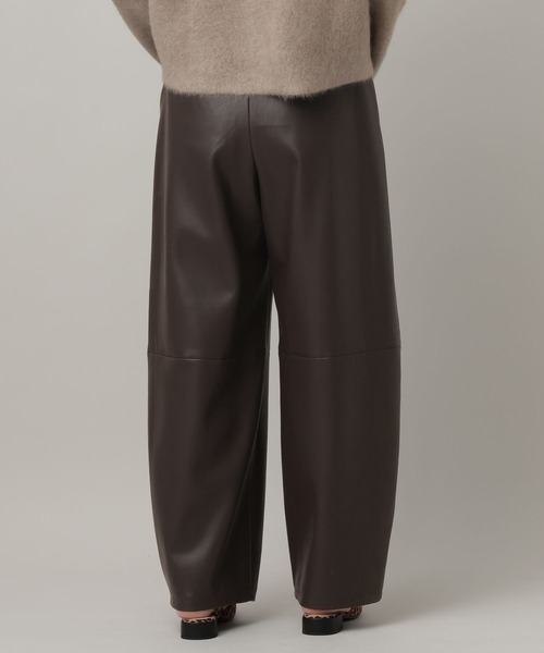 A part by(アパートバイ)の「フェイクレザーコクーンパンツ(その他パンツ・レディース・ブラウン/ブラック・SMALL/MEDIUM)」の6枚目の写真