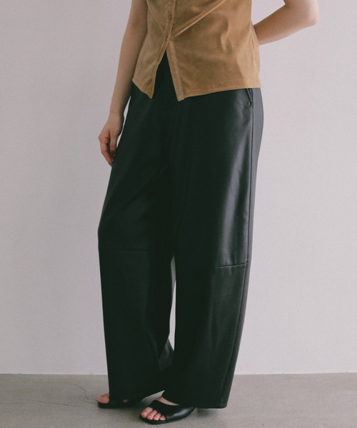 A part by(アパートバイ)の「フェイクレザーコクーンパンツ(その他パンツ・レディース・ブラウン/ブラック・SMALL/MEDIUM)」の18枚目の写真