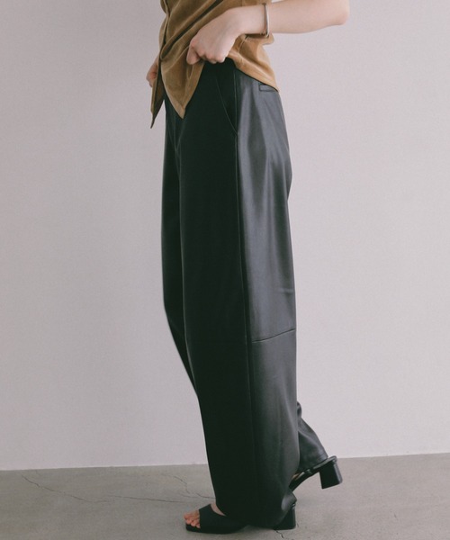 A part by(アパートバイ)の「フェイクレザーコクーンパンツ(その他パンツ・レディース・ブラウン/ブラック・SMALL/MEDIUM)」の19枚目の写真