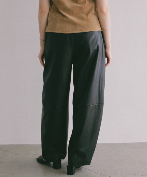A part by(アパートバイ)の「フェイクレザーコクーンパンツ(その他パンツ・レディース・ブラウン/ブラック・SMALL/MEDIUM)」の20枚目の写真