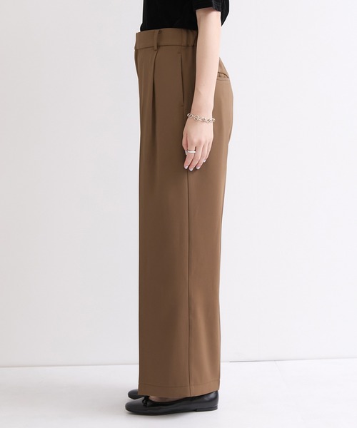 le cercle ADAM ET ROPE'(ルセルクルアダムエロペ)の「センタープレスストレートパンツ(スラックス・レディース・ブラック/ブラウン・S/M)」の10枚目の写真