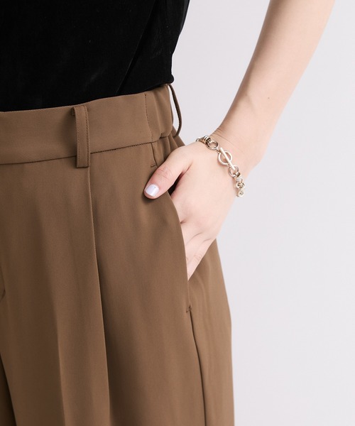 le cercle ADAM ET ROPE'(ルセルクルアダムエロペ)の「センタープレスストレートパンツ(スラックス・レディース・ブラック/ブラウン・S/M)」の14枚目の写真