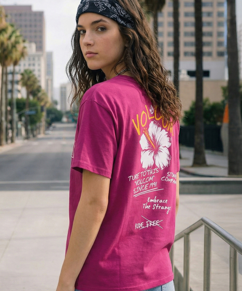 VOLCOM(ボルコム)の「ヒビスカスオーバーサイズ半袖Tシャツ(バイオレット)(Tシャツ/カットソー・レディース・その他・LARGE/SMALL/X-LARGE/MEDIUM)」の6枚目の写真