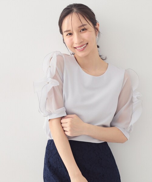 index(インデックス)の「【接触冷感/UVケア】オーガンフリルスリットトップス《洗濯機OK》(Tシャツ/カットソー・レディース・サンドベージュ/ホワイト系9/ネイビー/サックスブルー・36/38/40/42)」の4枚目の写真