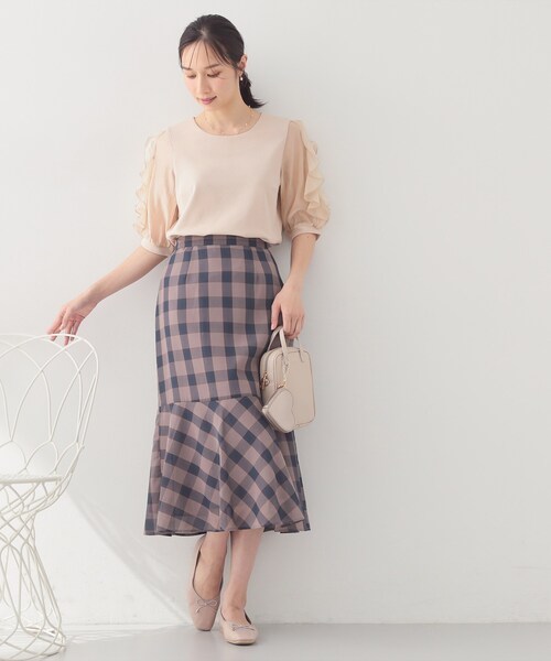 index(インデックス)の「【接触冷感/UVケア】オーガンフリルスリットトップス《洗濯機OK》(Tシャツ/カットソー・レディース・サンドベージュ/ホワイト系9/ネイビー/サックスブルー・36/38/40/42)」の6枚目の写真