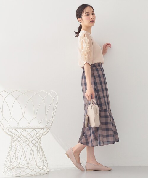 index(インデックス)の「【接触冷感/UVケア】オーガンフリルスリットトップス《洗濯機OK》(Tシャツ/カットソー・レディース・サンドベージュ/ホワイト系9/ネイビー/サックスブルー・36/38/40/42)」の7枚目の写真
