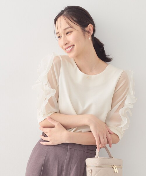 index(インデックス)の「【接触冷感/UVケア】オーガンフリルスリットトップス《洗濯機OK》(Tシャツ/カットソー・レディース・サンドベージュ/ホワイト系9/ネイビー/サックスブルー・36/38/40/42)」の17枚目の写真