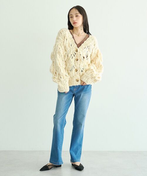 earth music&ecology（アースミュージックアンドエコロジー）の「バックスリットストレートデニム（デニムパンツ・レディース・ネイビー/ブルー/ライトブルー/ワンウォッシュ・S/M/L）」の7枚目の写真