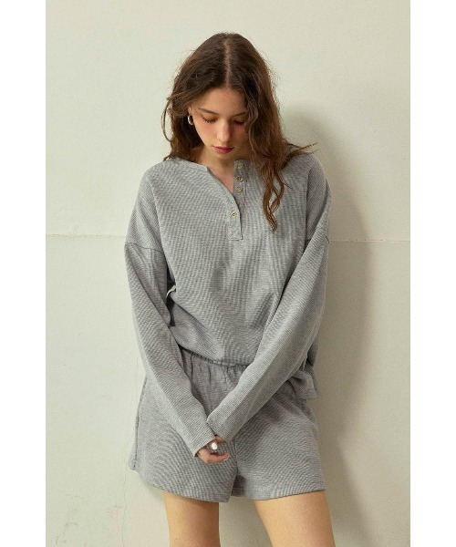 ALEXIA STAM(アリシアスタン)の「Waffle Henley Top /ワッフルヘンリーネックトップス(Tシャツ/カットソー・レディース・ホワイト/チャコールグレー/グレー・FREE)」の3枚目の写真