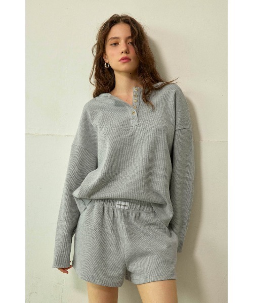 ALEXIA STAM(アリシアスタン)の「Waffle Henley Top /ワッフルヘンリーネックトップス(Tシャツ/カットソー・レディース・ホワイト/チャコールグレー/グレー・FREE)」の5枚目の写真