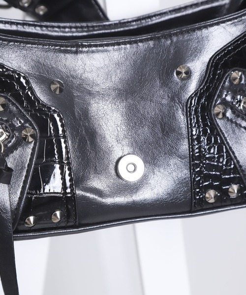 Diable baiser(ディアブルベーゼ)の「スタッズジップデザインショルダーミニバッグ(ショルダーバッグ・レディース・ブラック・FREE)」の19枚目の写真