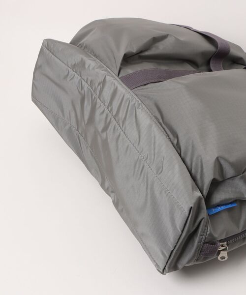 CIE(シー)の「【CIE】GRID-0 HELMET BAG(トートバッグ・メンズ・チャコールグレー/ライトグレー・FREE)」の4枚目の写真