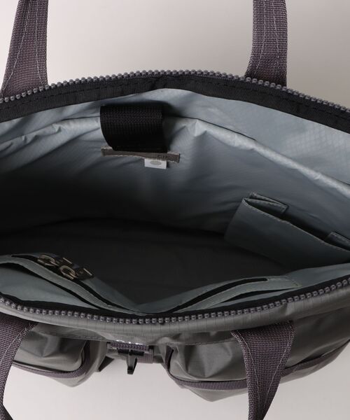 CIE(シー)の「【CIE】GRID-0 HELMET BAG(トートバッグ・メンズ・チャコールグレー/ライトグレー・FREE)」の5枚目の写真