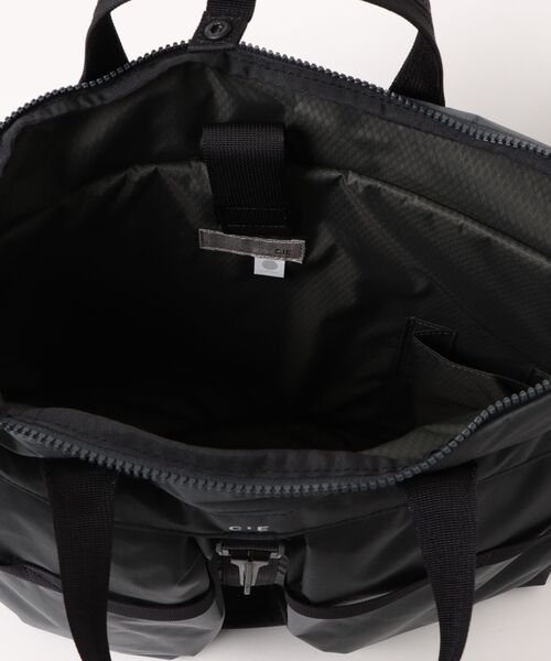 CIE(シー)の「【CIE】GRID-0 HELMET BAG(トートバッグ・メンズ・チャコールグレー/ライトグレー・FREE)」の6枚目の写真