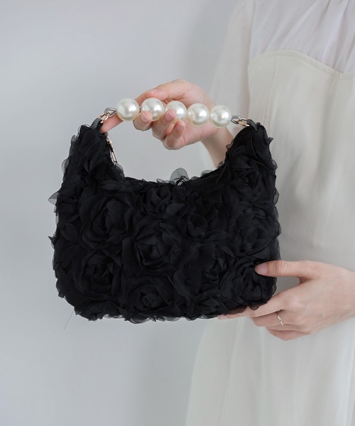 LA VORAGINE(ラ ヴォラジネ)の「パールハンドルフラワー ハンドバッグ/クラッチバッグ/結婚式・パーティーバッグ(クラッチバッグ・レディース・BLACK/アイボリー/PINK・FREE)」の1枚目の写真