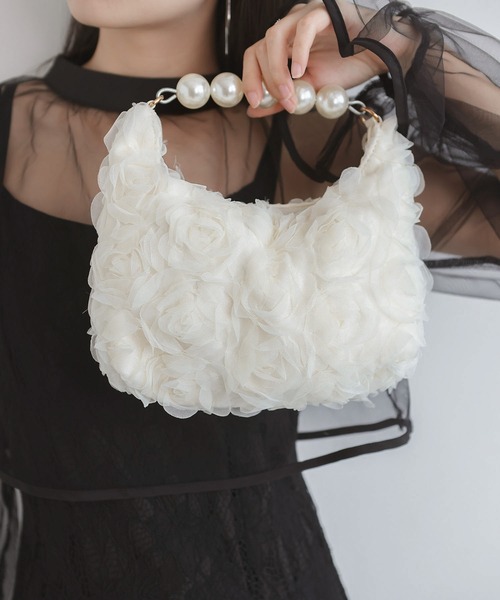 LA VORAGINE(ラ ヴォラジネ)の「パールハンドルフラワー ハンドバッグ/クラッチバッグ/結婚式・パーティーバッグ(クラッチバッグ・レディース・BLACK/アイボリー/PINK・FREE)」の2枚目の写真