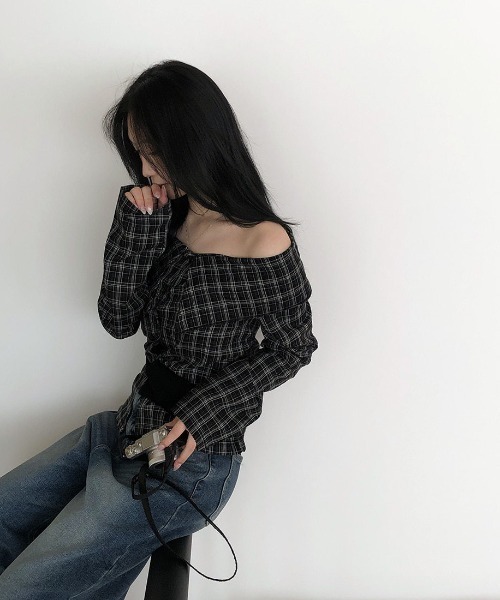 owen(オーウェン)の「オフショルダー チェック柄シャツ(シャツ/ブラウス・レディース・ブラック・FREE)」の6枚目の写真
