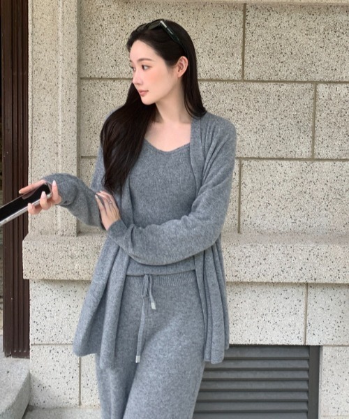 FAVORITO(ファヴォリート)の「カーディガンキャミソールパンツセットアップ(セットアップ・レディース・ベージュ/グレー/オフホワイト・F)」の12枚目の写真