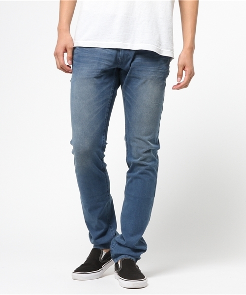 BLACK LABEL CRESTBRIDGE(ブラックレーベル・クレストブリッジ)の「BLUESKIN スキニーデニム(デニムパンツ・メンズ・ブルー・76/73/79/70/82)」の1枚目の写真