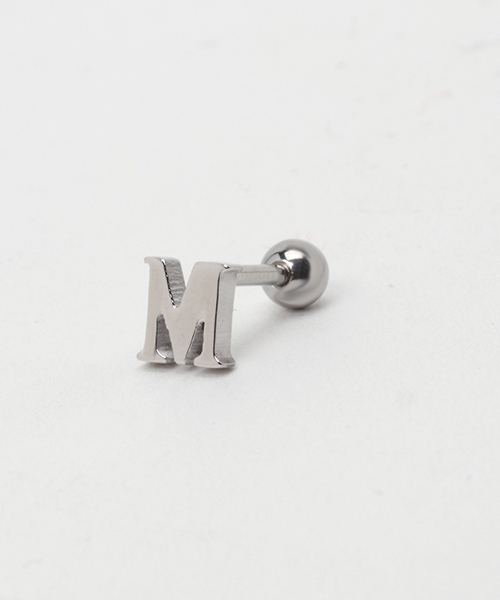 ANCHOR(アンカー)の「アルファベットピアス M(ピアス(片耳用)・メンズ・シルバー・FREE)」の1枚目の写真
