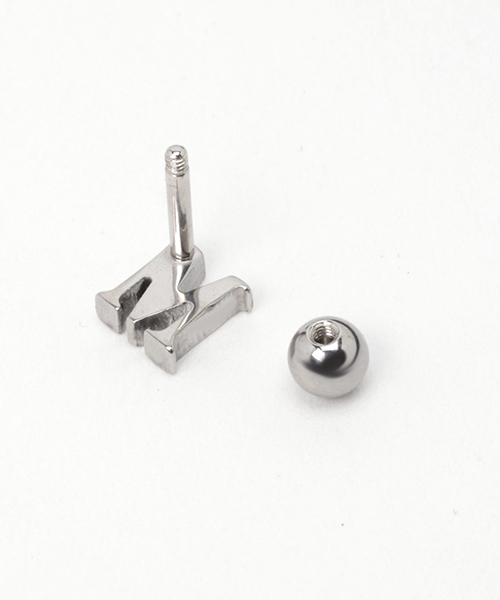 ANCHOR(アンカー)の「アルファベットピアス M(ピアス(片耳用)・メンズ・シルバー・FREE)」の2枚目の写真