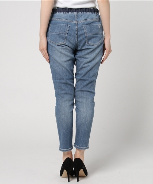 Moname(モナーム)の「MONAME テーパード デニムパンツ EASY PANTS(イージーパンツ)/41171001(デニムパンツ・レディース・ライトブルー・M/SS/S)」の4枚目の写真