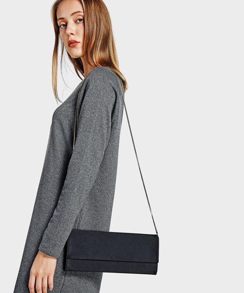 CHARLES & KEITH（チャールズ & キース）の「ベーシックフロントフラップクラッチ / BASIC FRONT FLAP CLUTCH（クラッチバッグ・レディース・ブラック/ブラック系その他・S）」の3枚目の写真