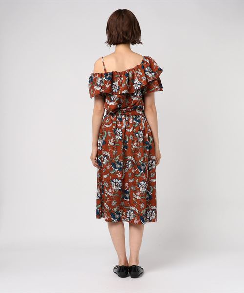 GeeRA（ジーラ）の「２ＷＡＹブラウス＆スリットスカート【２点セット】（アンサンブル・レディース・ブラック/レンガ・LARGE/X-LARGE/MEDIUM）」の4枚目の写真