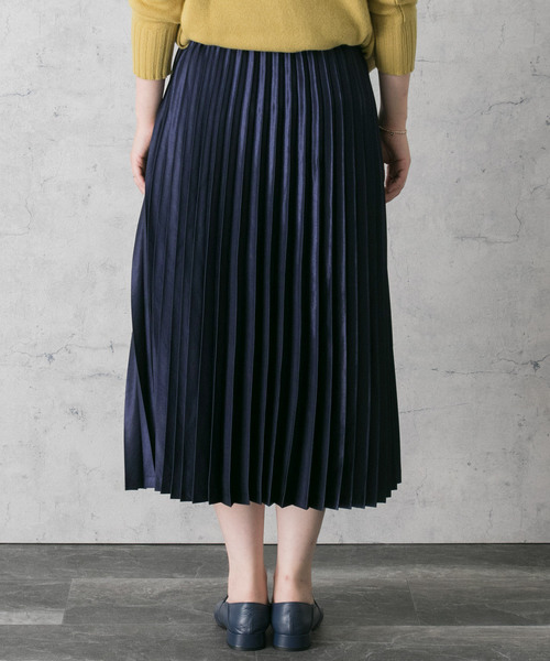 URBAN RESEARCH ROSSO WOMEN(アーバンリサーチ ロッソ)の「サテンプリーツスカート(スカート・レディース・ネイビー/ゴールド/グリーン・38/36)」の21枚目の写真