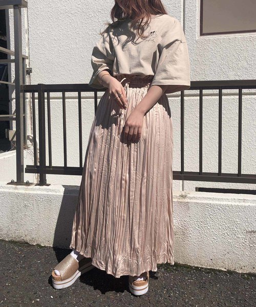 one after another NICE CLAUP（ワンアフターアナザーナイスクラップ）の「クリンクル加工プリーツスカート（スカート・レディース・ベージュ/パープル/サックスブルー/アイボリー・FREE）」の9枚目の写真