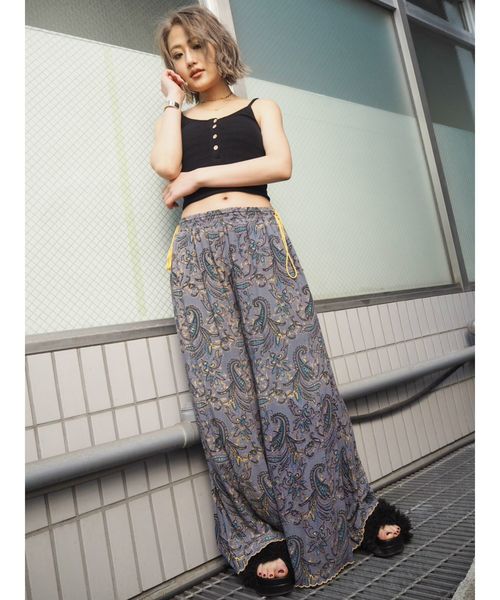 GYDA（ジェイダ）の「ペイズリーワイドフレアパンツ（その他パンツ・レディース・ネイビー/アイボリー・FREE）」の3枚目の写真
