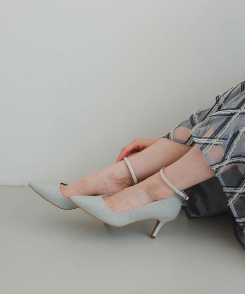 シャイニーラメグリッターポインテッドトゥーパンプス ストラップ付き